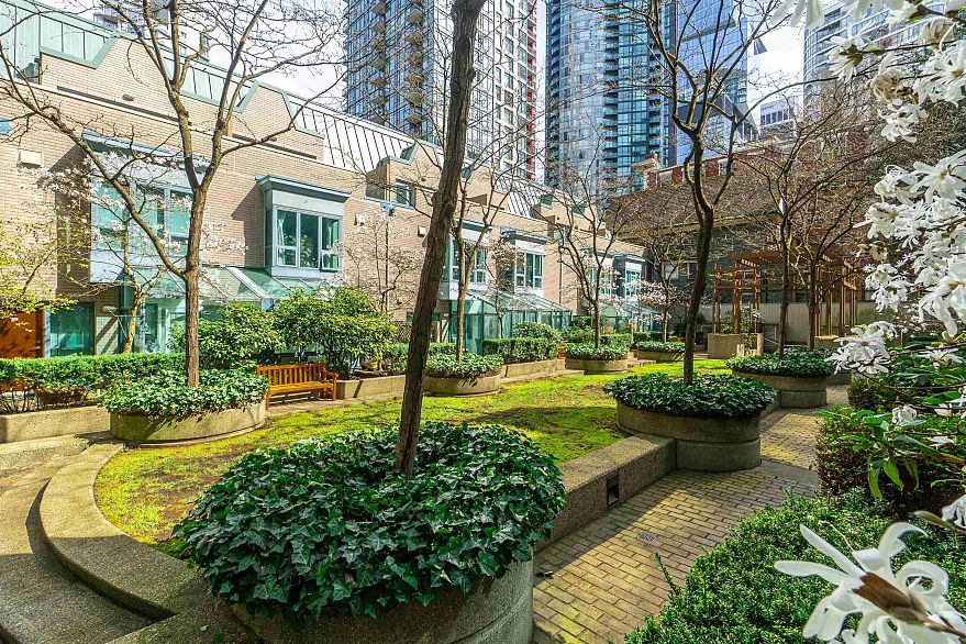 2205 1238 Melville Street