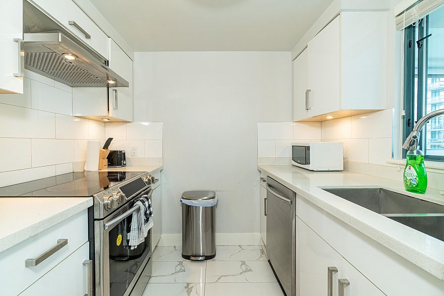 2205 1238 Melville Street