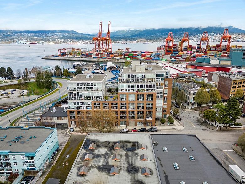 411 289 Alexander Street