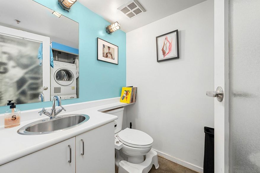 411 289 Alexander Street