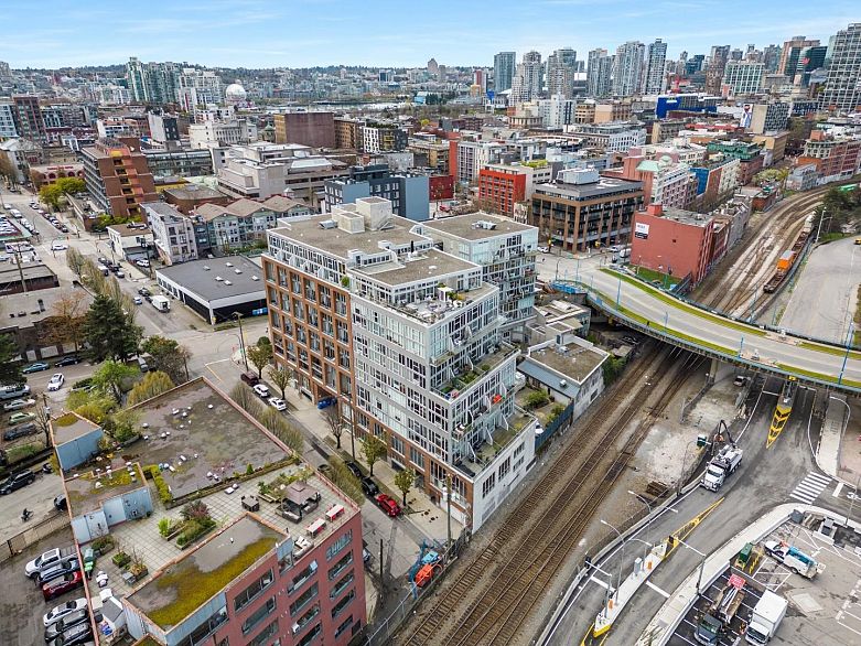 411 289 Alexander Street