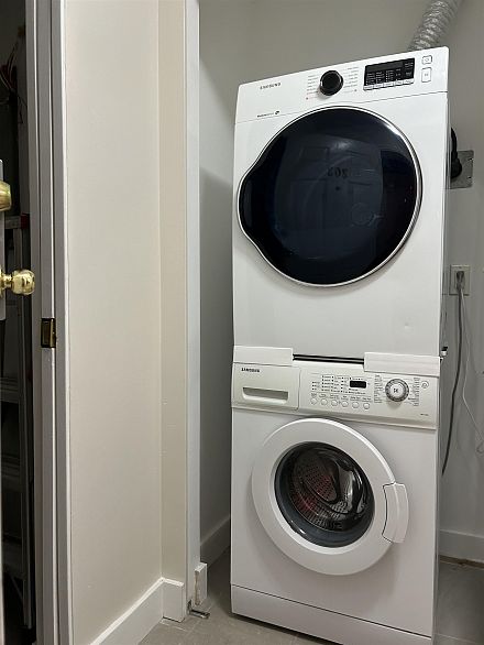 203 1958 E 47th Avenue