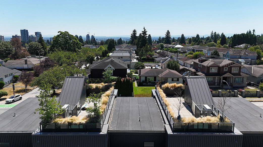 153 785 W 49th Avenue