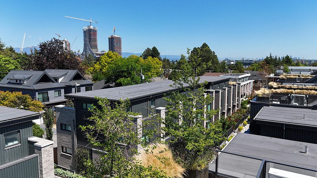 153 785 W 49th Avenue