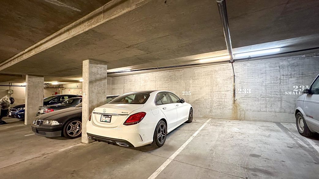 401 3588 Crowley Drive