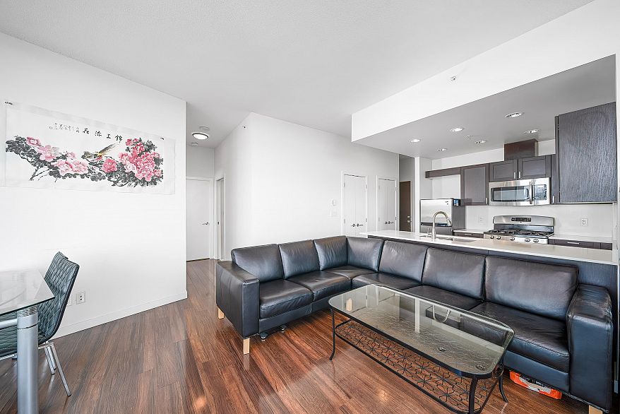 2207 4815 Eldorado Mews