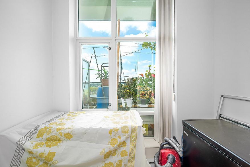 2207 4815 Eldorado Mews