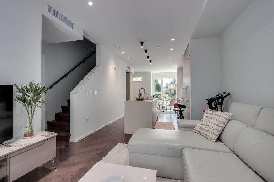 153 785 W 49th Avenue