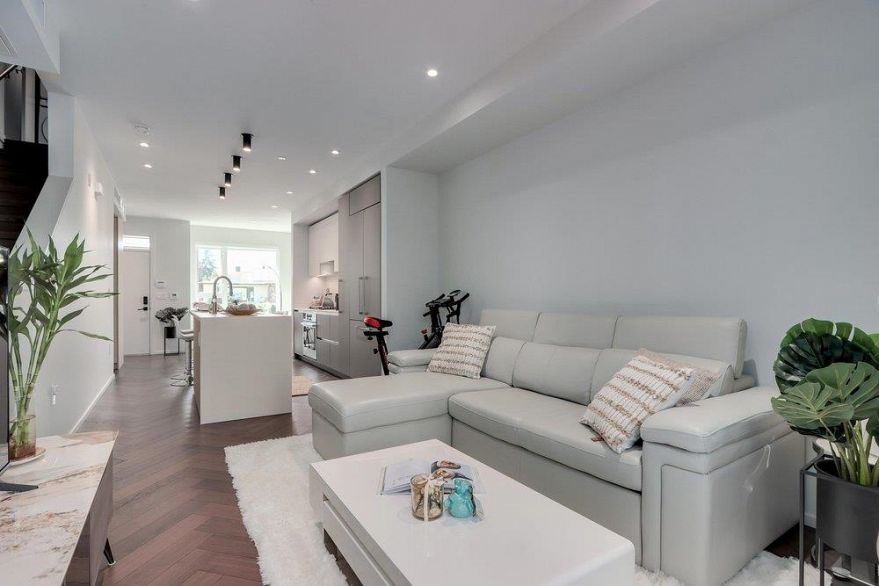 153 785 W 49th Avenue