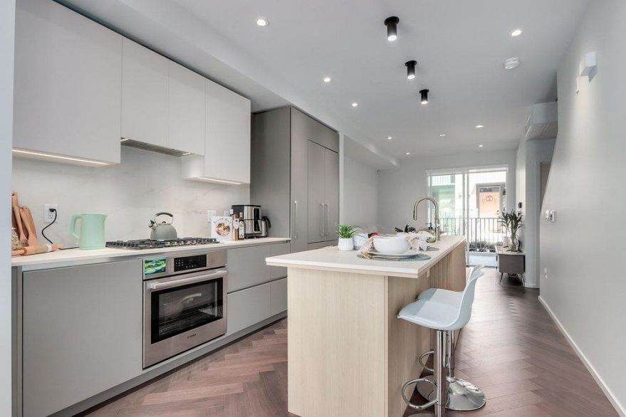 153 785 W 49th Avenue