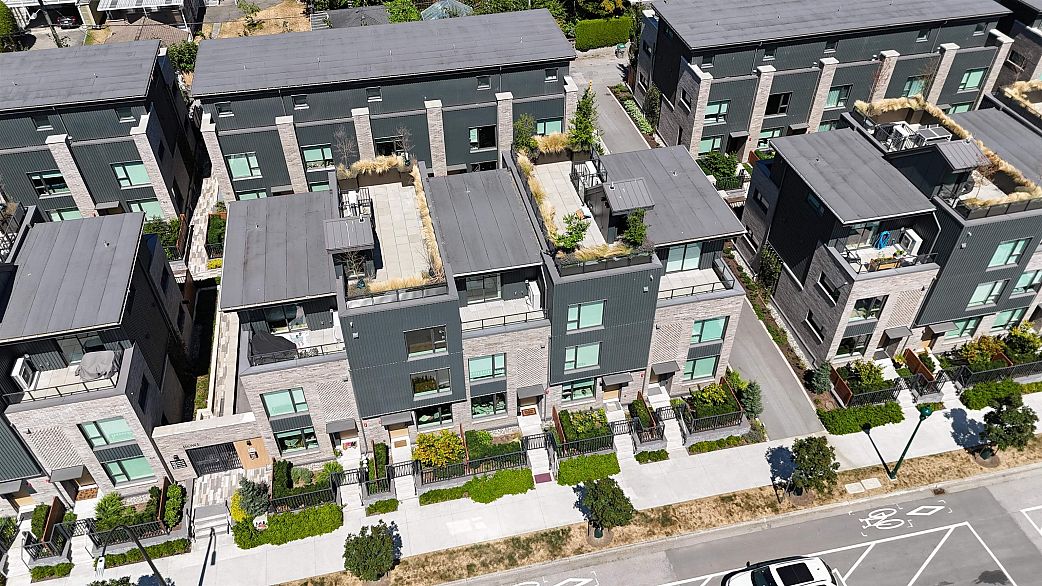 153 785 W 49th Avenue