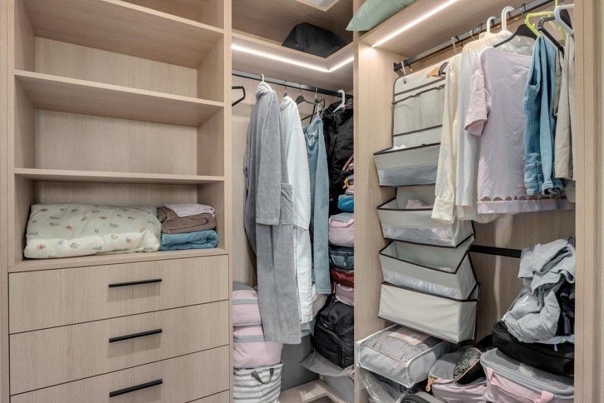 153 785 W 49th Avenue