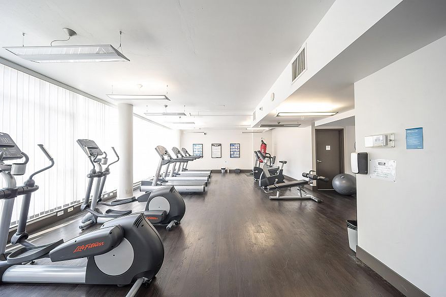 2207 4815 Eldorado Mews