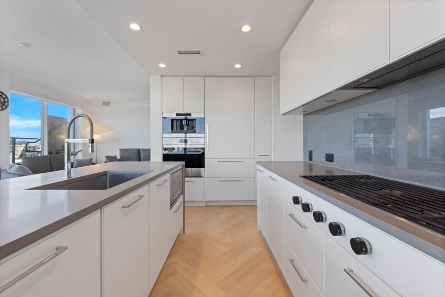 602 4685 Cambie Street