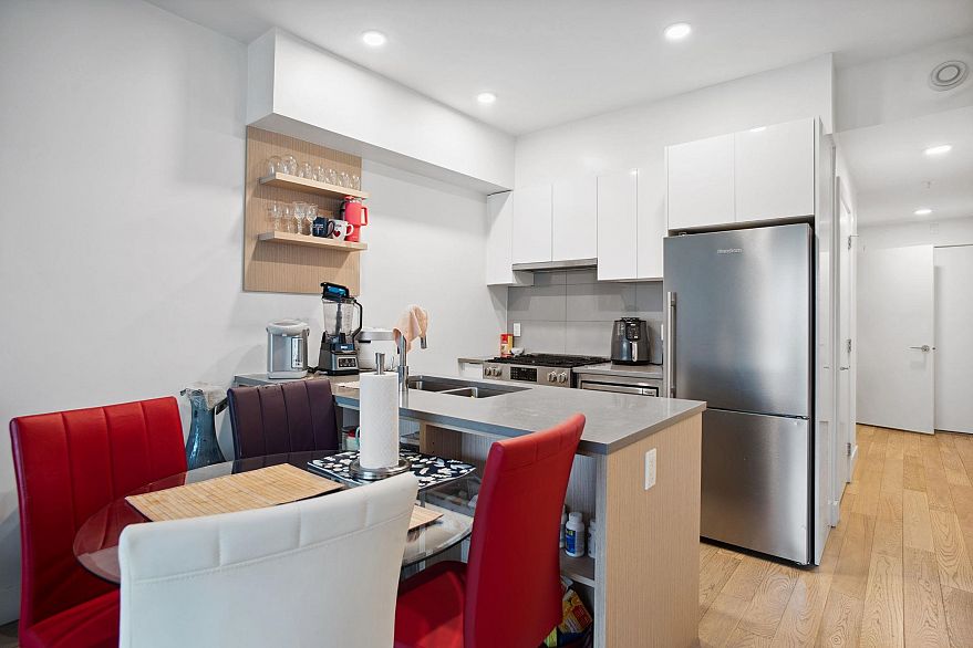 407 2666 Duke Street