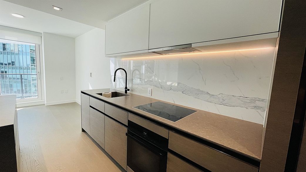 1604 620 Cardero Street