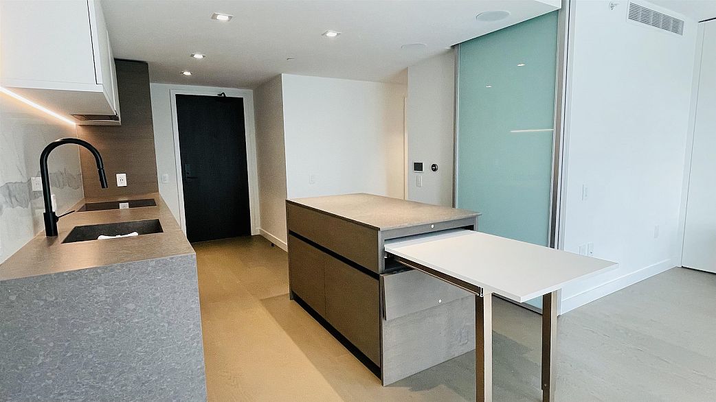 1604 620 Cardero Street