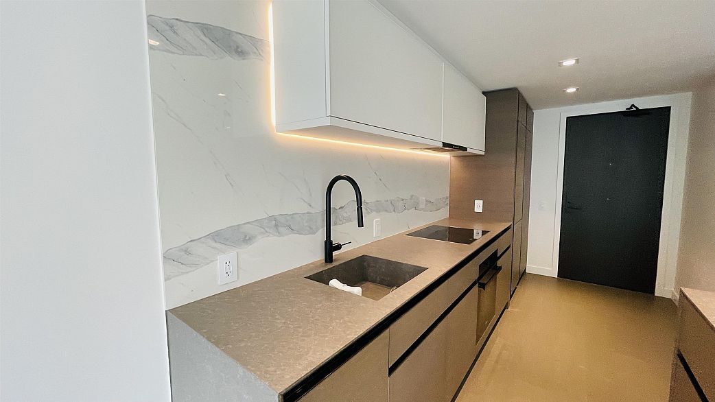 1604 620 Cardero Street