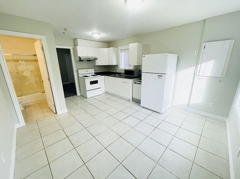 1 br 552 E 45 AVENUE, Vancouver BC V5W 1X7