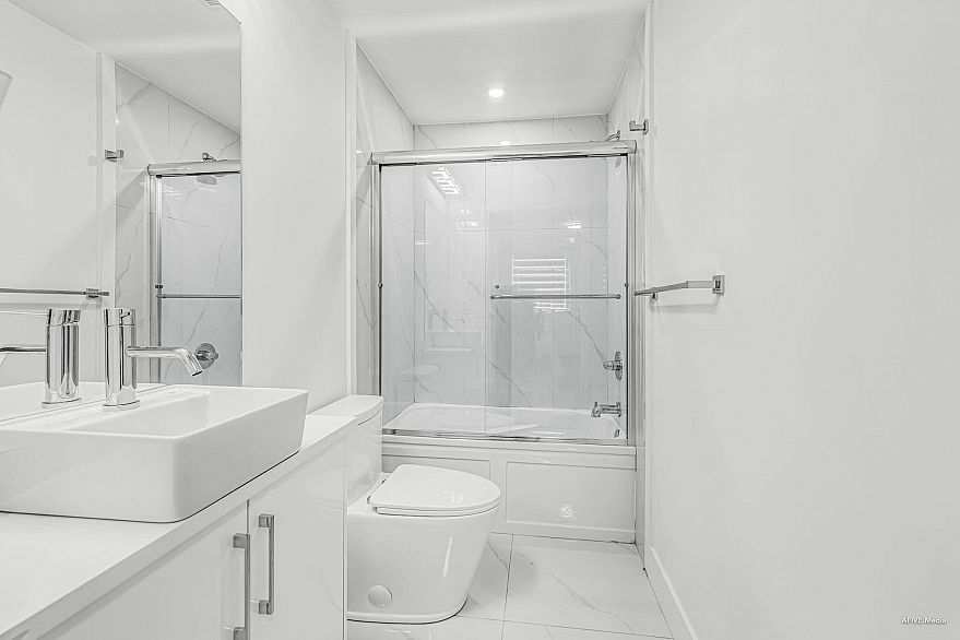 101 2122 E 32nd Avenue