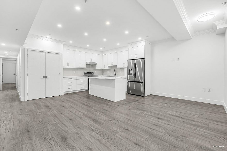 101 2122 E 32nd Avenue