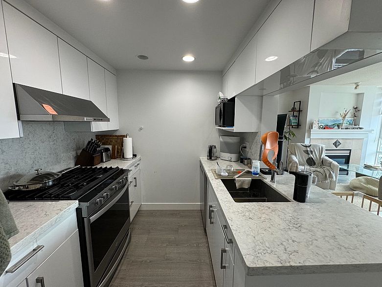 1708 198 Aquarius Mews