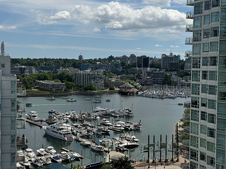 1708 198 Aquarius Mews