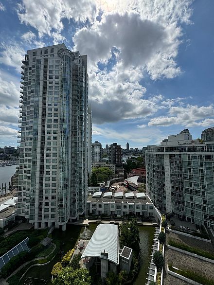 1708 198 Aquarius Mews