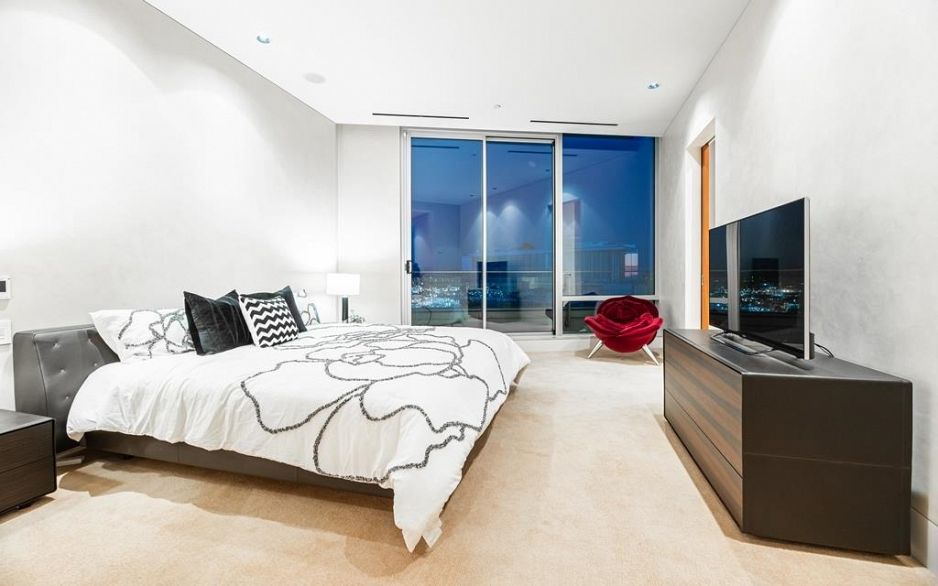 PH4201 1077 W Cordova Street