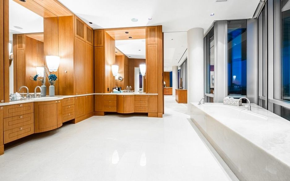 PH4201 1077 W Cordova Street