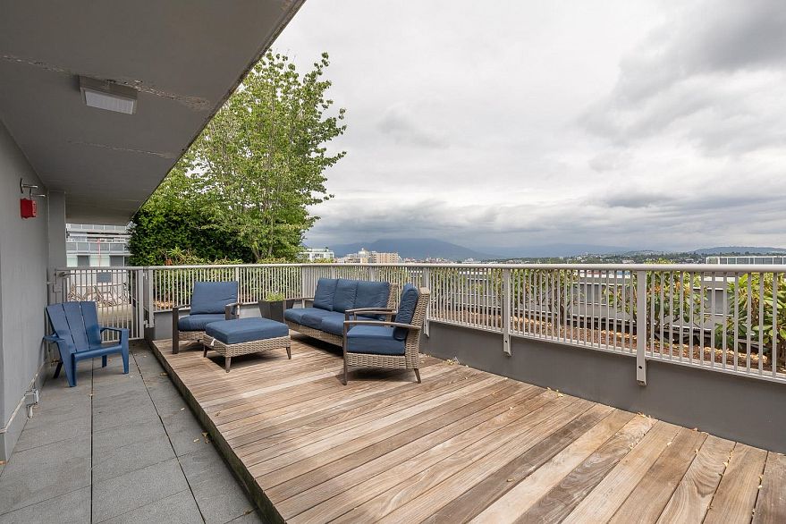 227 108 E 1st Avenue