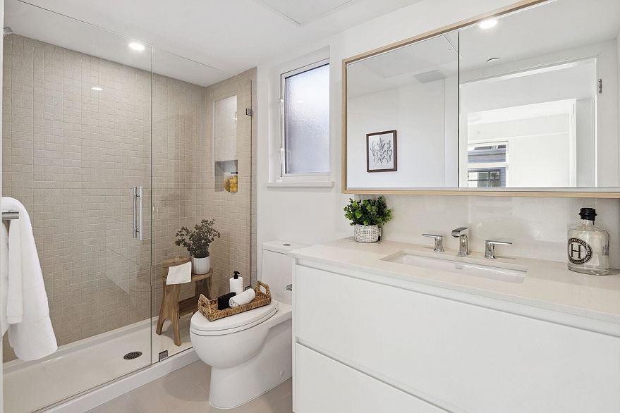 242 1014 W 47th Avenue