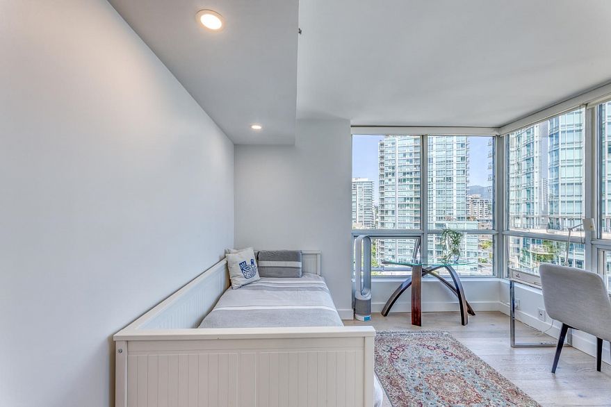 1001 588 Broughton Street