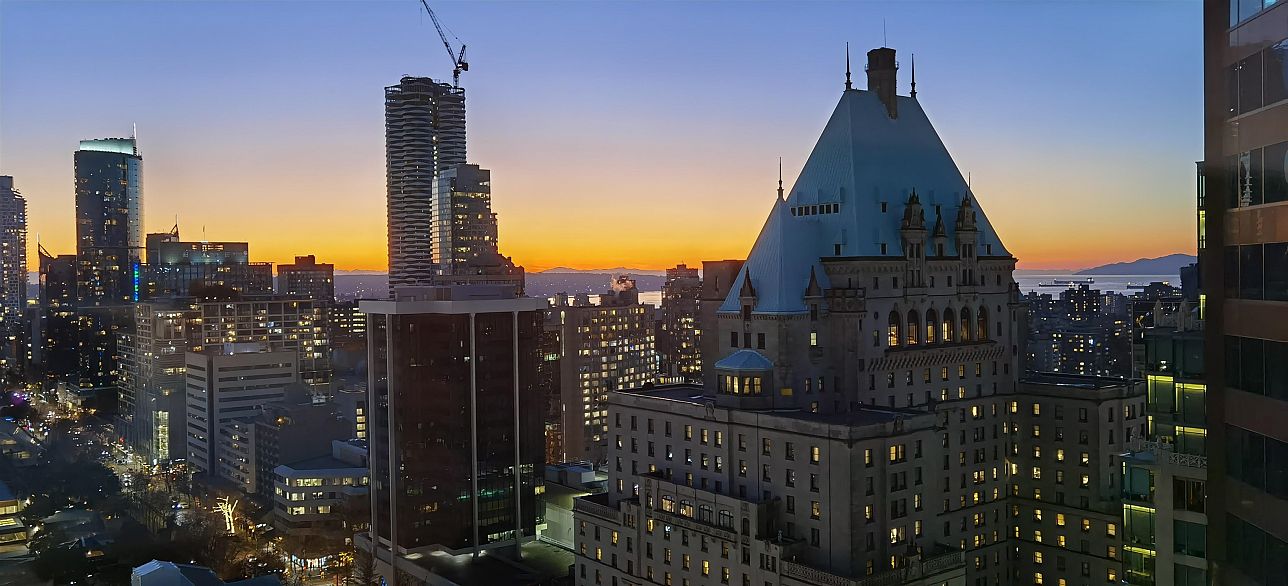 2405 667 Howe Street