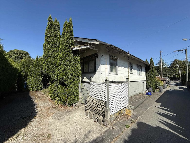 211 E 38th Avenue