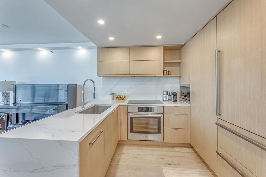 1001 588 Broughton Street