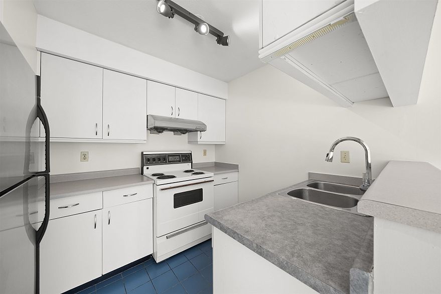 308 2238 Eton Street