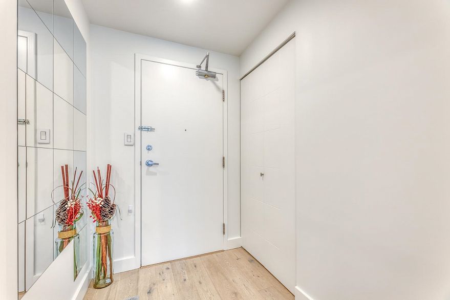 1001 588 Broughton Street