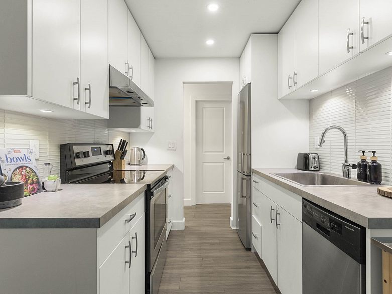 206 1365 E 7th Avenue