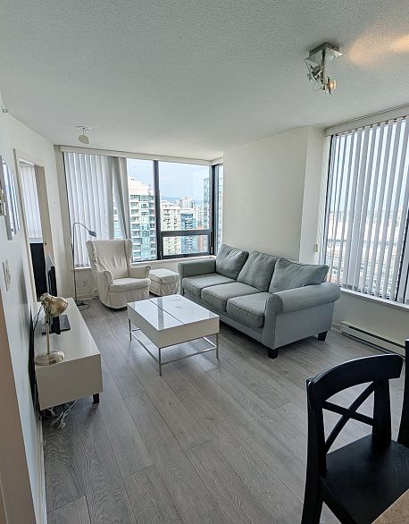 2705 977 Mainland Street