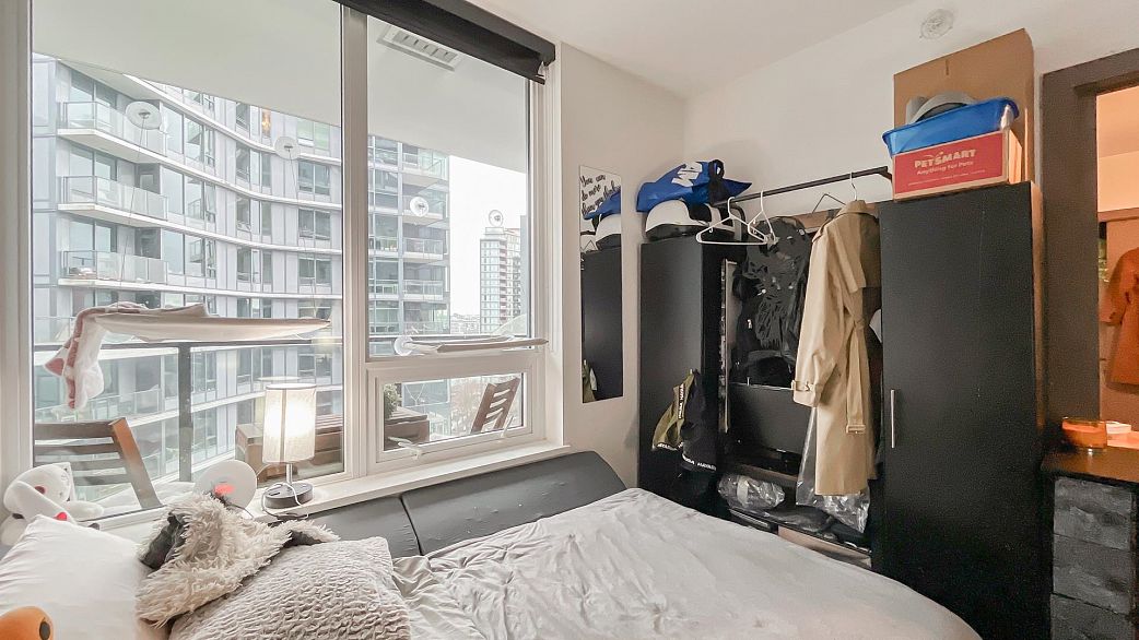 1205 68 Smithe Street