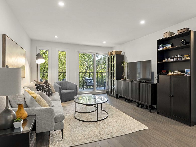 206 1365 E 7th Avenue