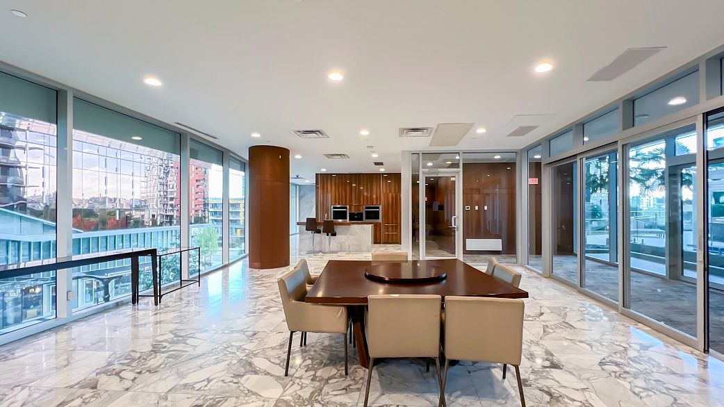 1205 68 Smithe Street