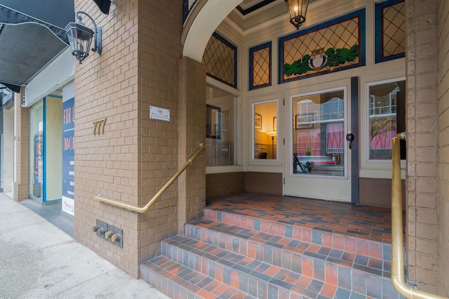 55 777 Burrard Street