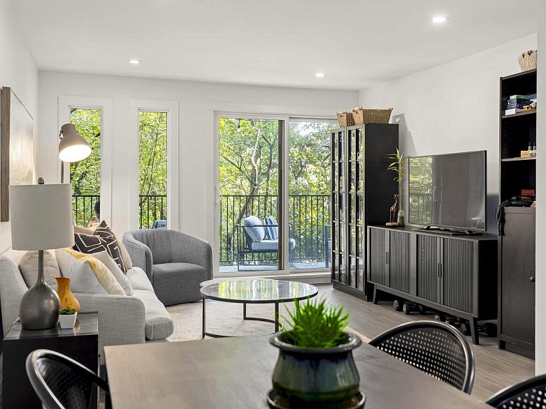 206 1365 E 7th Avenue