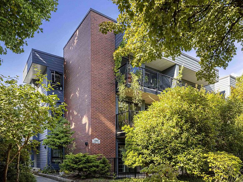 206 1365 E 7th Avenue