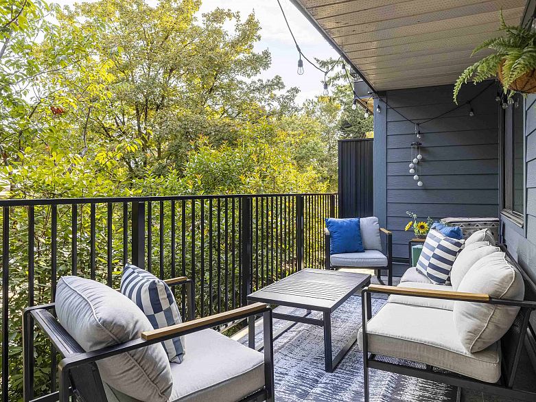 206 1365 E 7th Avenue