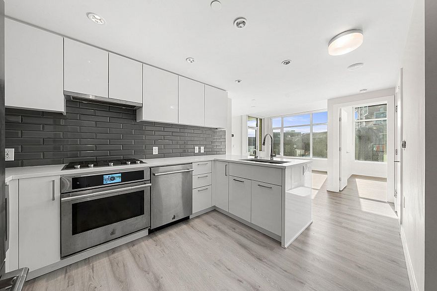 609 3451 Sawmill Crescent