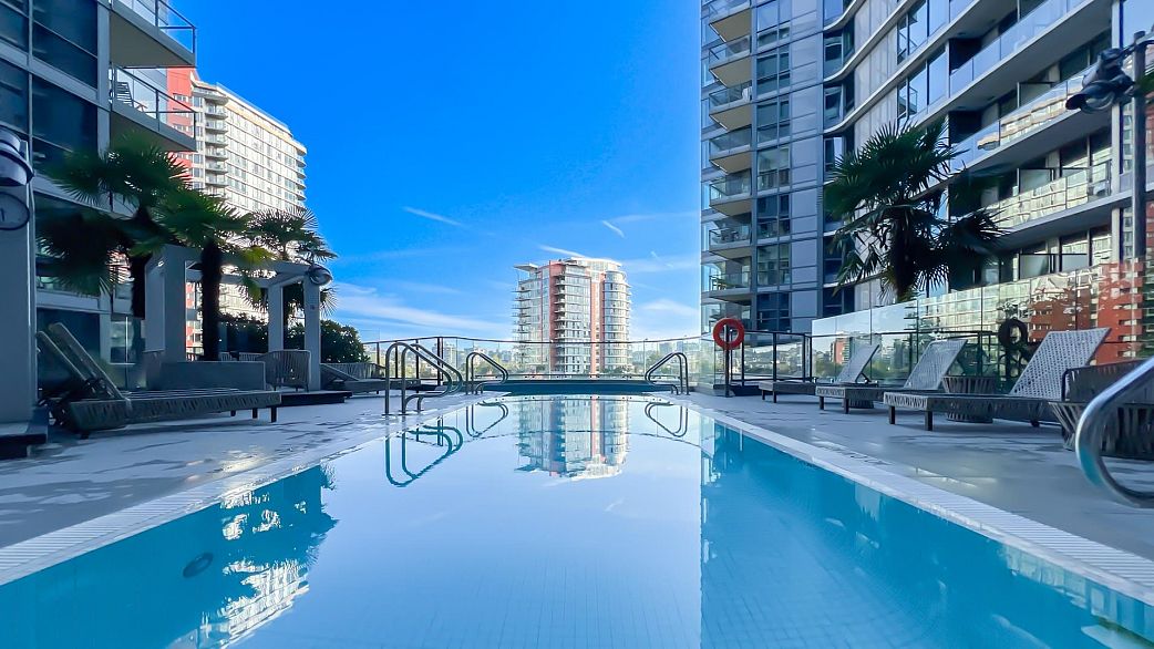 1205 68 Smithe Street