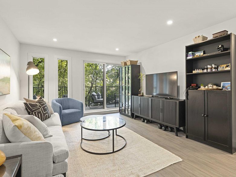 206 1365 E 7th Avenue